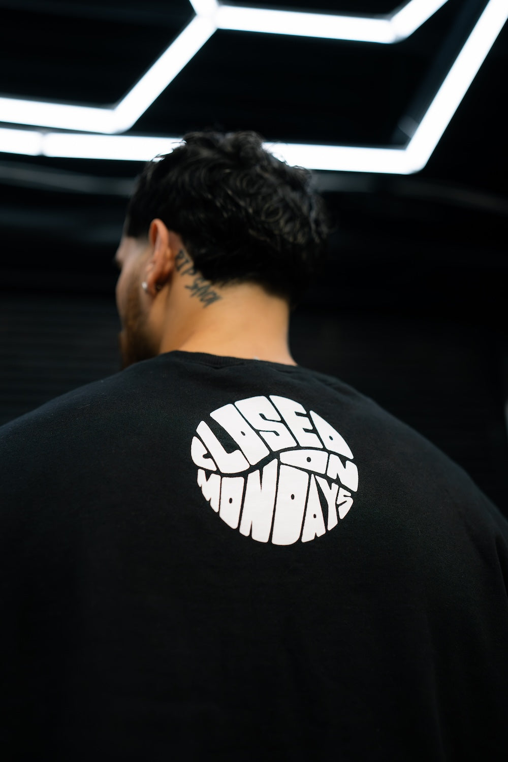 Closed On Mondays™ by Byepound™ - Luxury (Black)